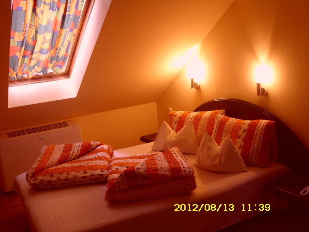 Korona Szallo Hotell Nagykanizsa Rum bild