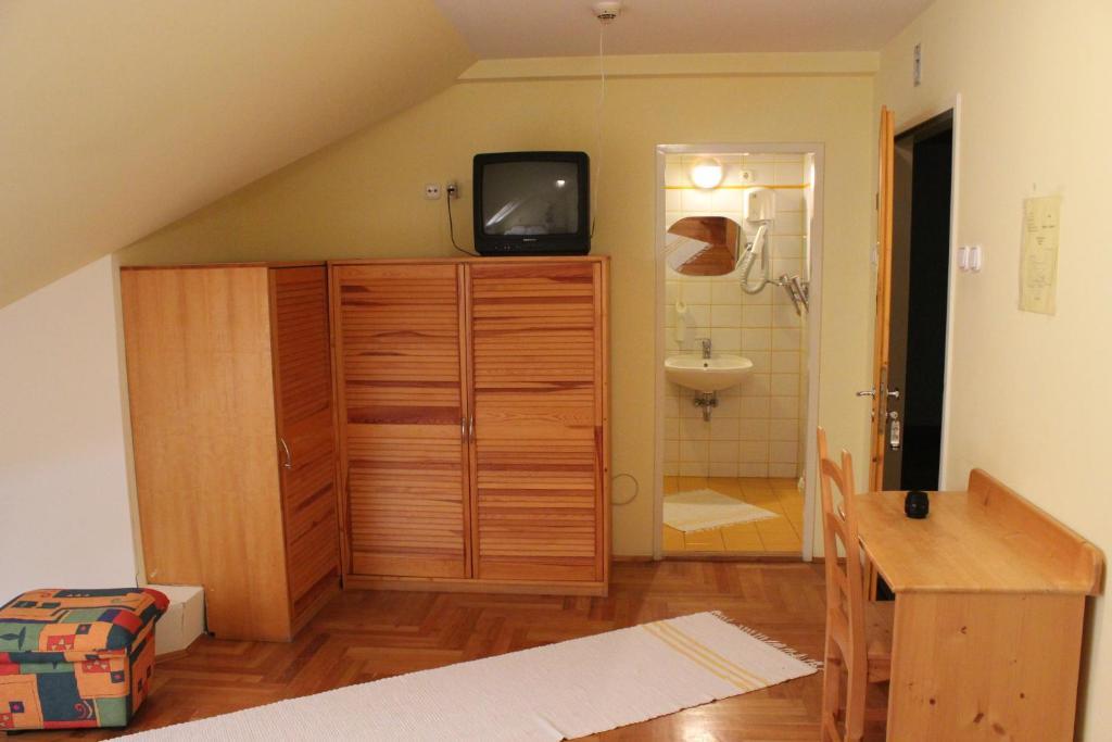 Korona Szallo Hotell Nagykanizsa Rum bild