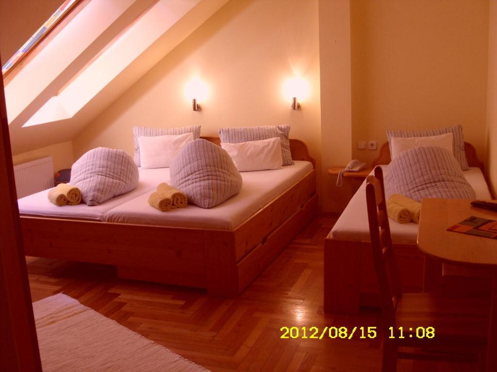 Korona Szallo Hotell Nagykanizsa Rum bild